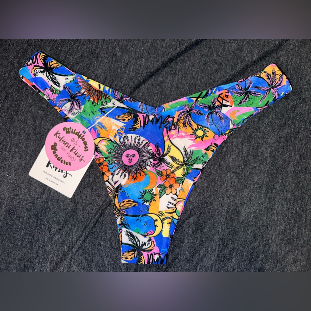 Kulani Kini Cheeky V Bottom SIZE MEDIUM